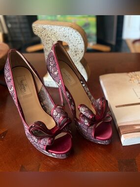 Valentino Garavani Burgundy Lace Bow Peep-Toe Satin Heels Size 40